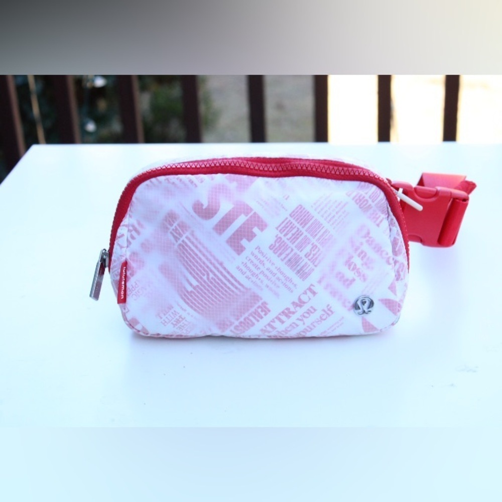 NWOT Lululemon Everywhere belt bag